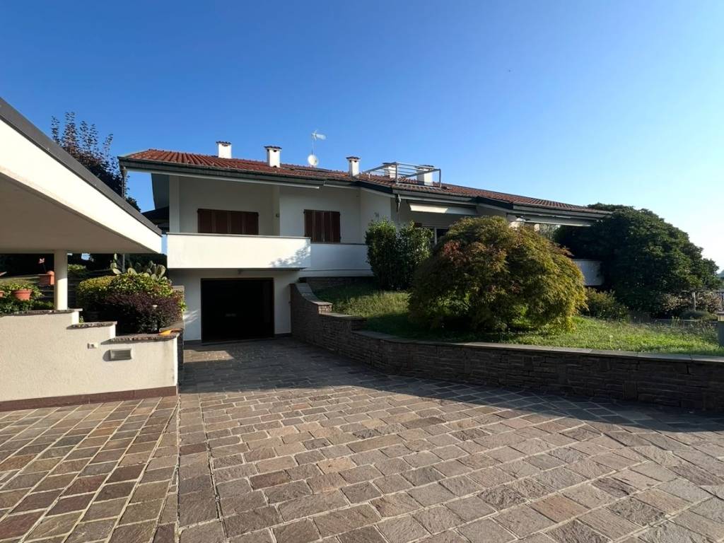 Villa a Inverigo in Via San Primo, 5 - Foto 2