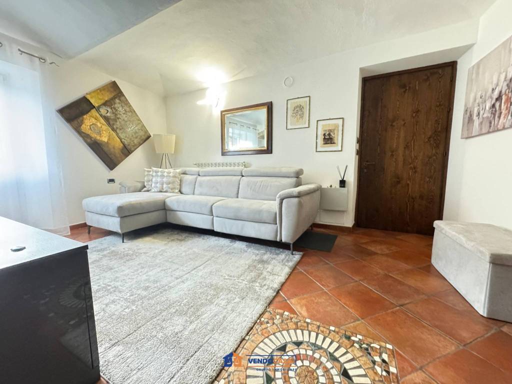 Appartamento a Castagnole delle lanze in Via Camillo Benso di Cavour, 7 - Foto 3