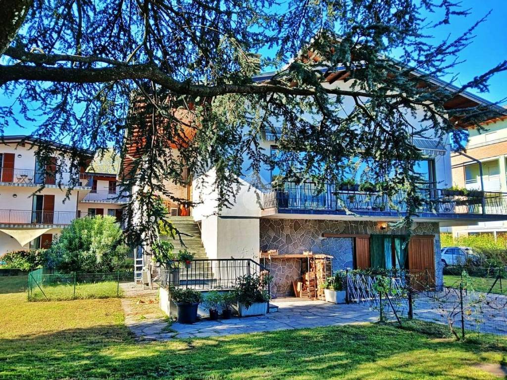 Appartamento a Sesto calende in Via angera, 75 - Foto 2