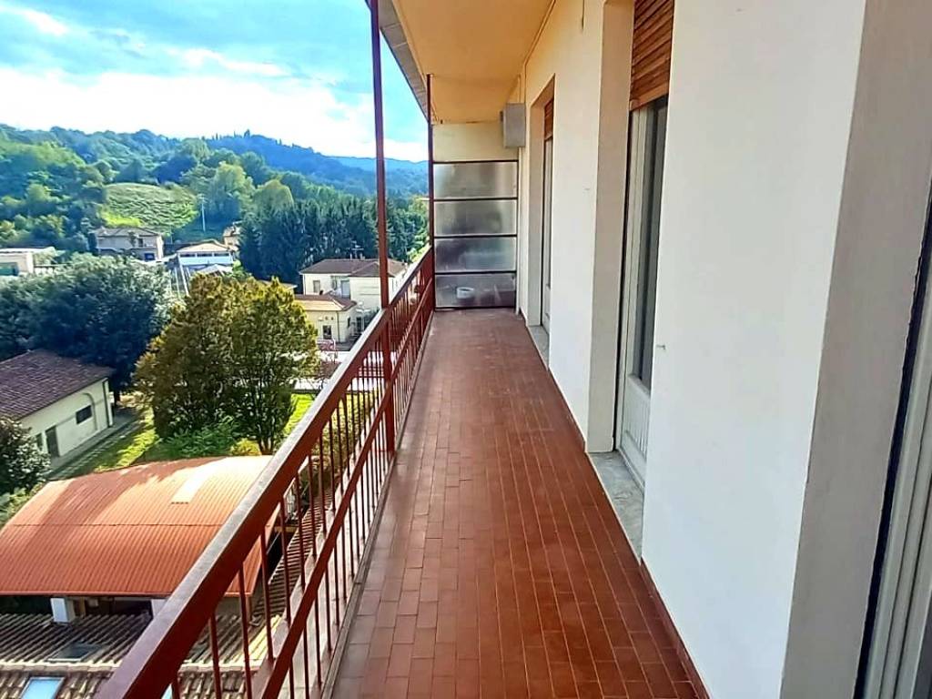 Appartamento a Montevarchi in Via Ammiraglio Burzagli, 40 - Foto 2