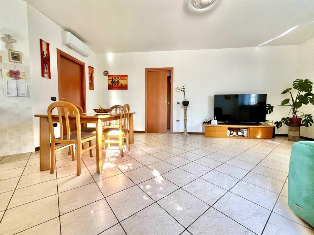 Villa a Lonate pozzolo in Via Francesco Baracca - Foto 4