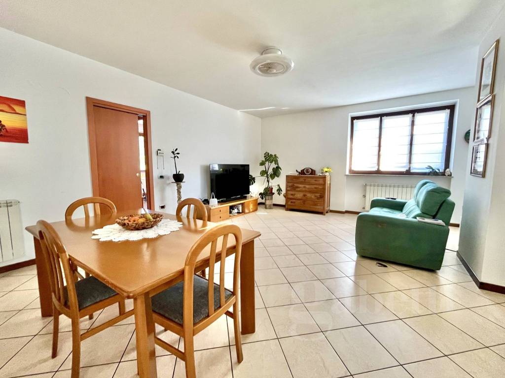 Villa a Lonate pozzolo in Via Francesco Baracca - Foto 5
