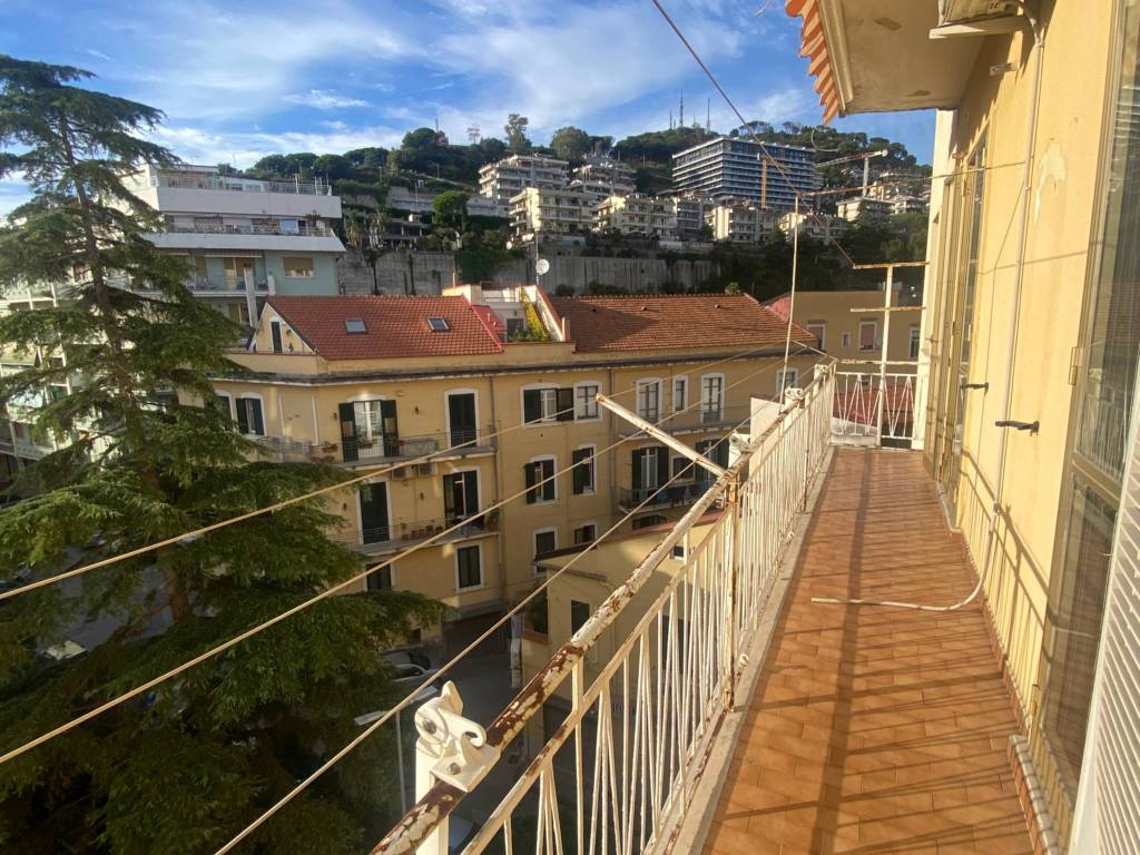 Appartamento a Salerno in Piazza Giovanni Nicotera, 6 - Foto 2