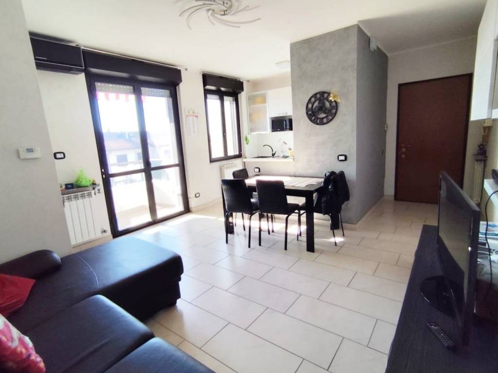 Appartamento a Gorla minore in Via Roma, 11 - Foto 2