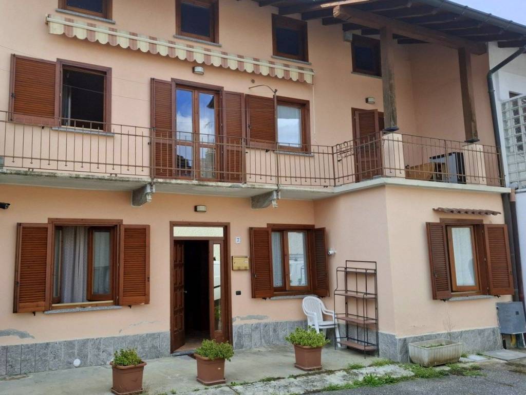 Casa indipendente a Sumirago in Via Giuseppe Garibaldi, 9 - Foto 2