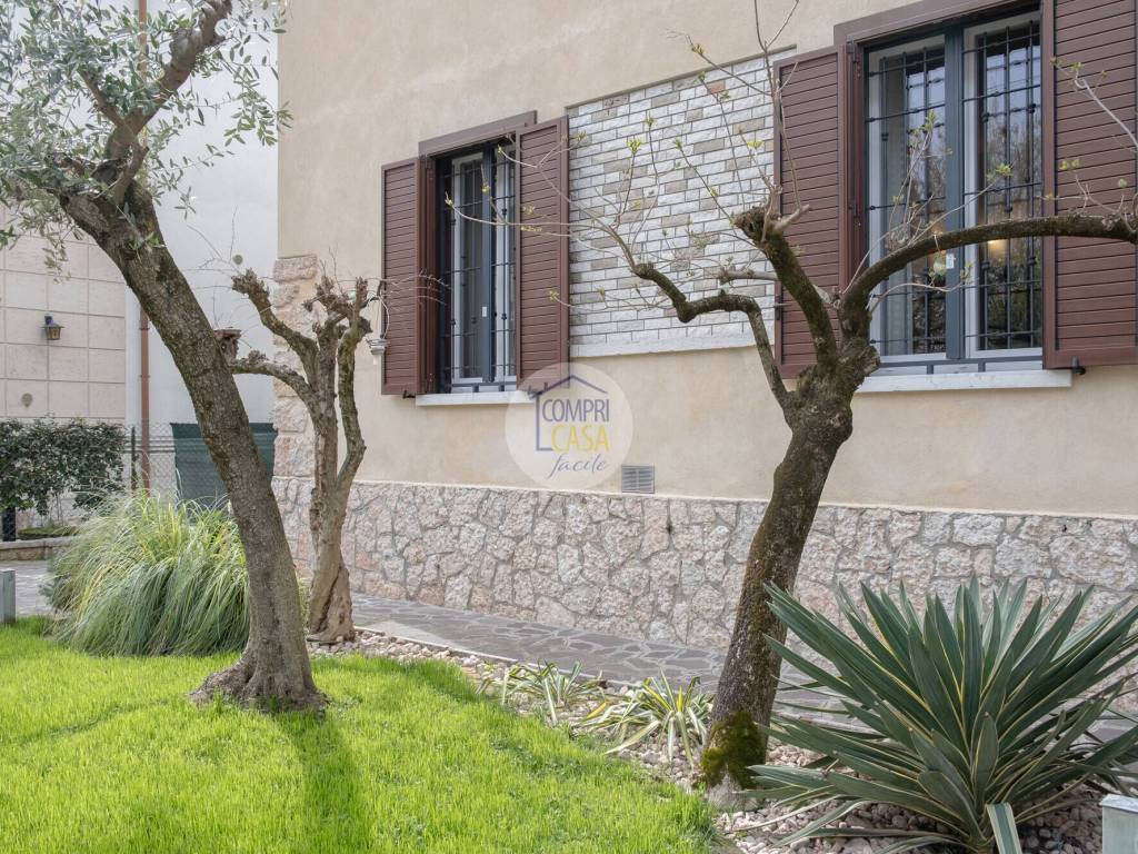 Villa a Verona in Via Leopardi, 13 - Foto 2