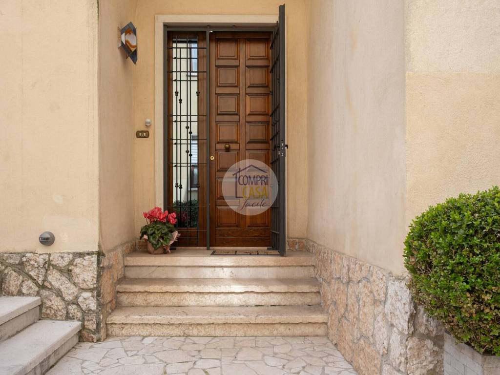 Villa a Verona in Via Leopardi, 13 - Foto 3