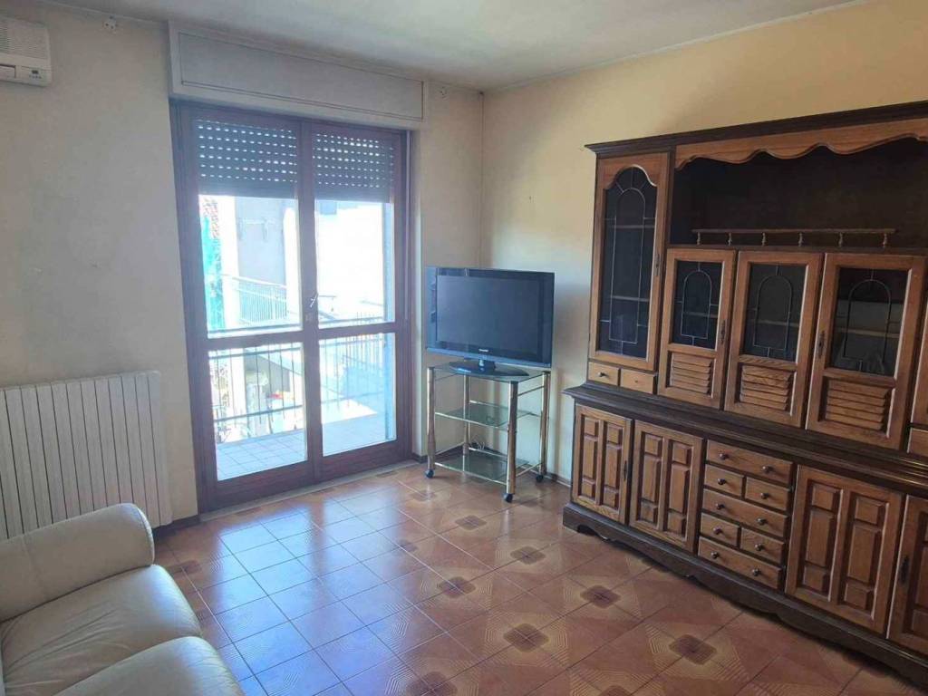 Appartamento a Trecate in Via Benedetto Cairoli, 9 - Foto 3