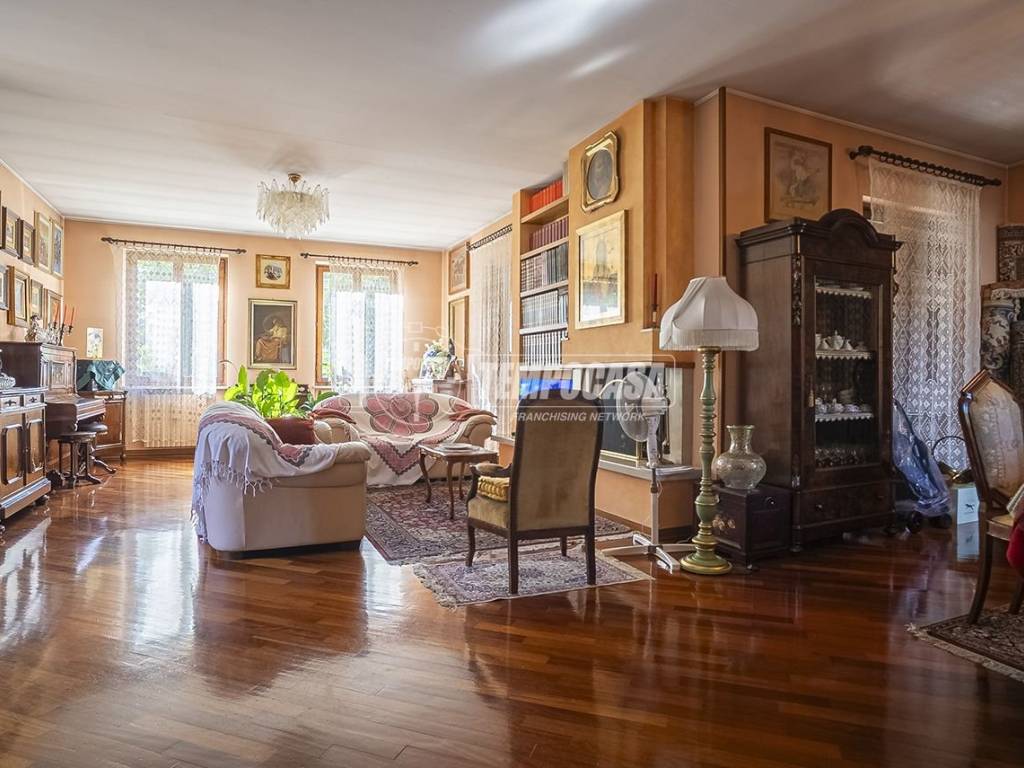Villa a Montichiari in Corso Martiri della Libertà 80 - Foto 3