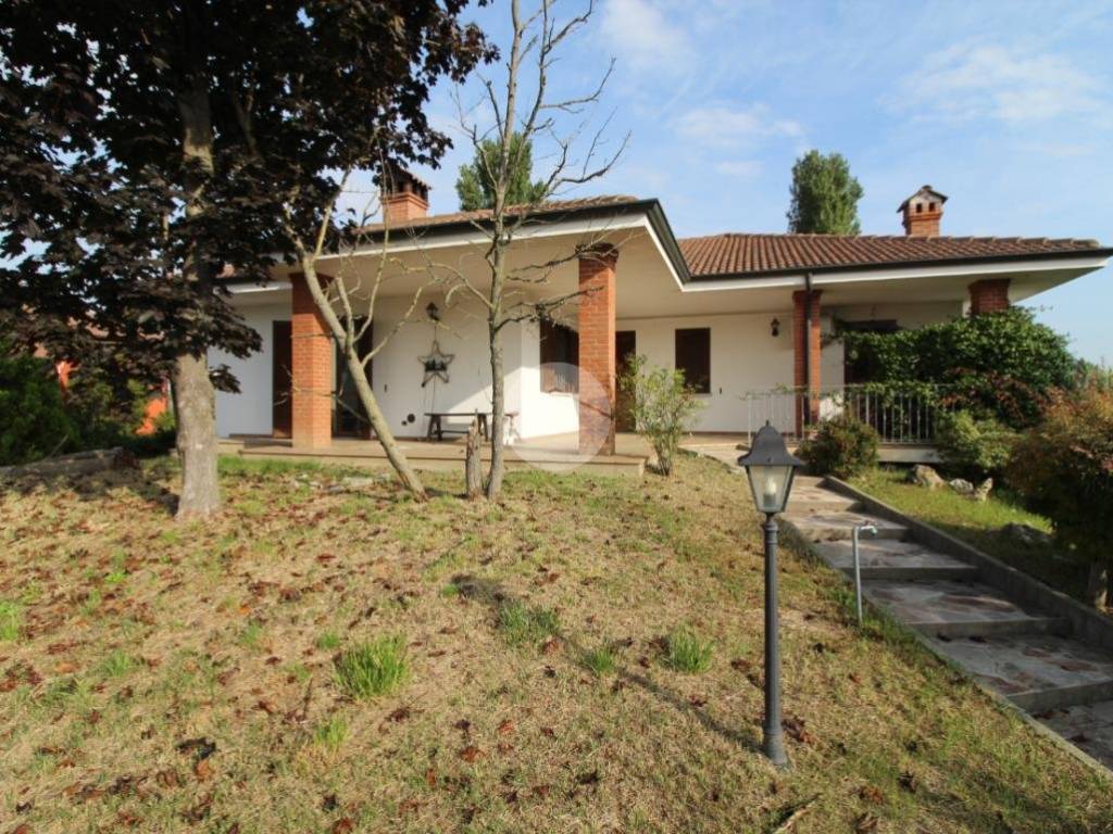 Villa a Ceresole alba in Via Regina Margherita, 33 - Foto 2