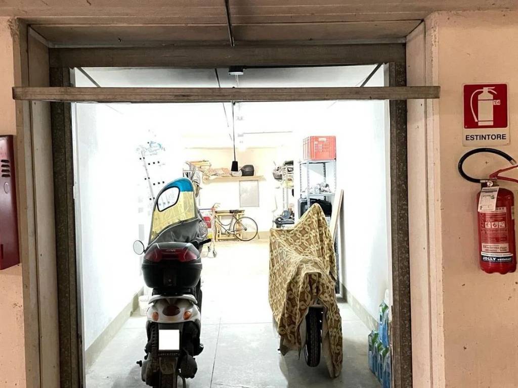 Box / garage a Campi bisenzio in Via Cattaneo - Foto 3
