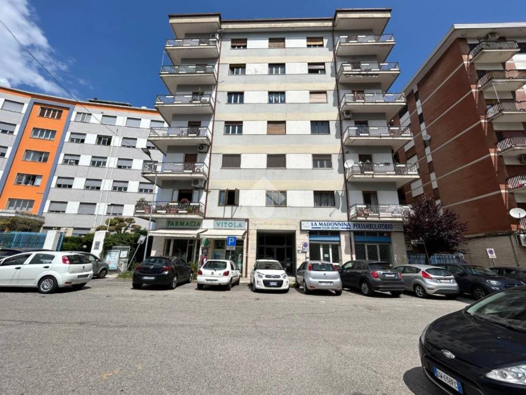 Appartamento a Cosenza in Piazza Maurizio Quintieri, 7 - Foto 3