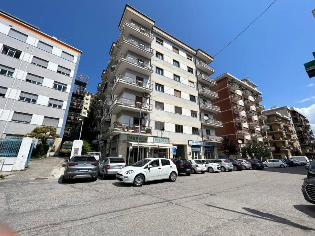 Appartamento a Cosenza in Piazza Maurizio Quintieri, 7 - Foto 4