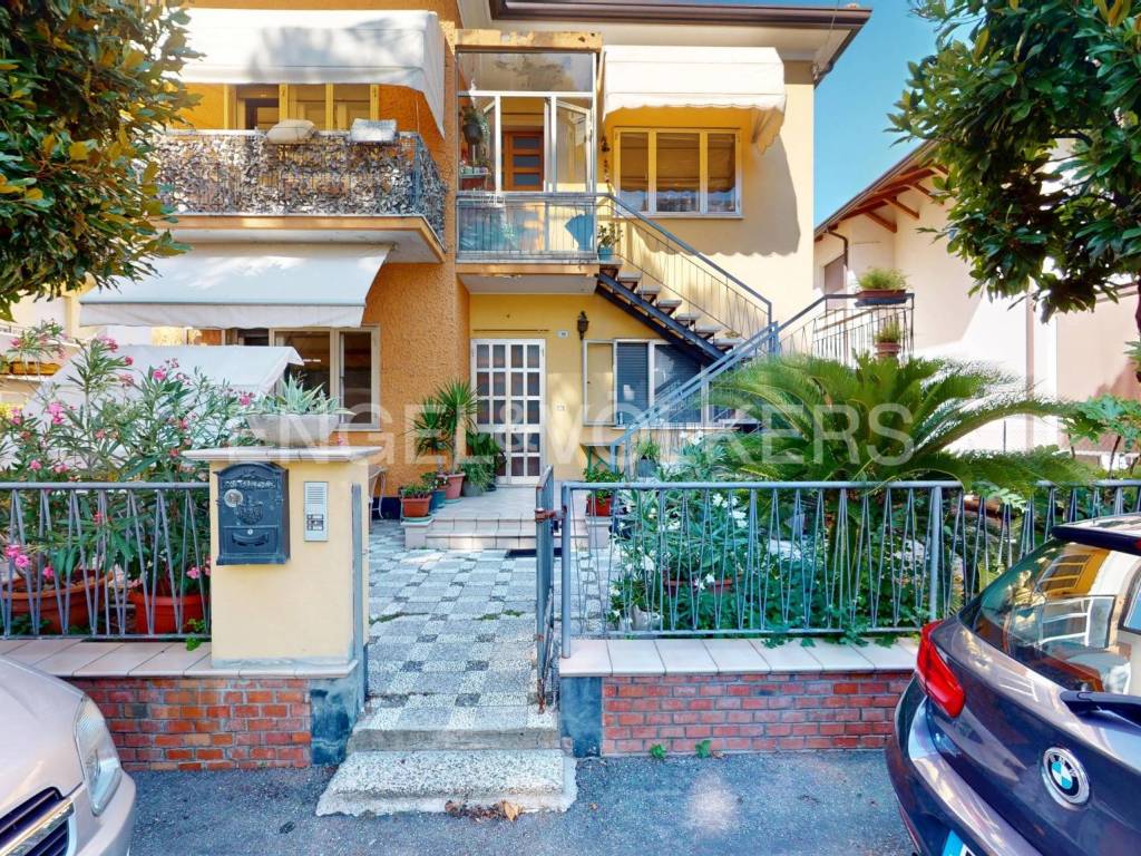Villa a Riccione in Viale Giuseppe Garibaldi, 18 - Foto 2