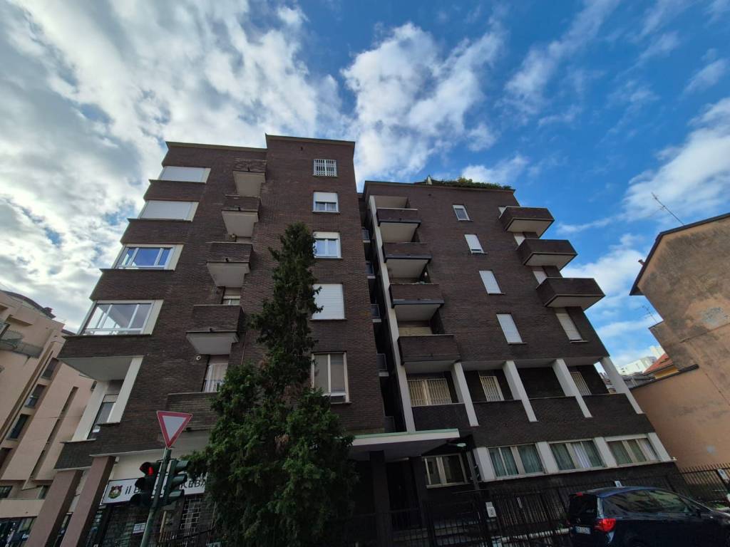 Appartamento a Saronno in Via Vincenzo Monti, 2 - Foto 2
