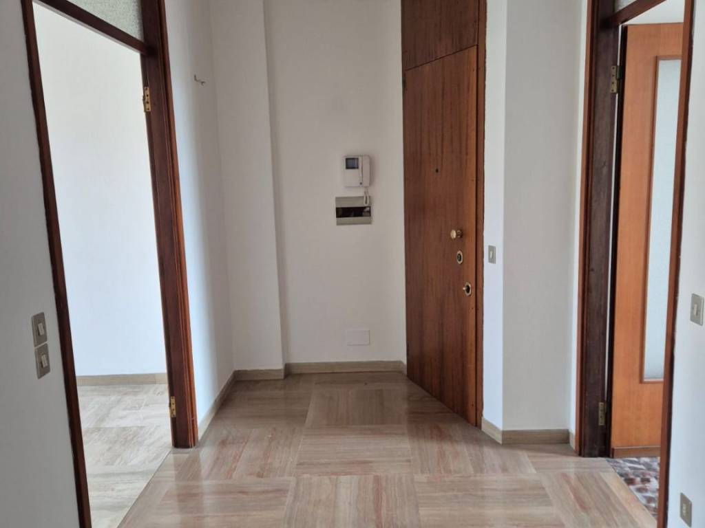 Appartamento a Saronno in Via Vincenzo Monti, 2 - Foto 3