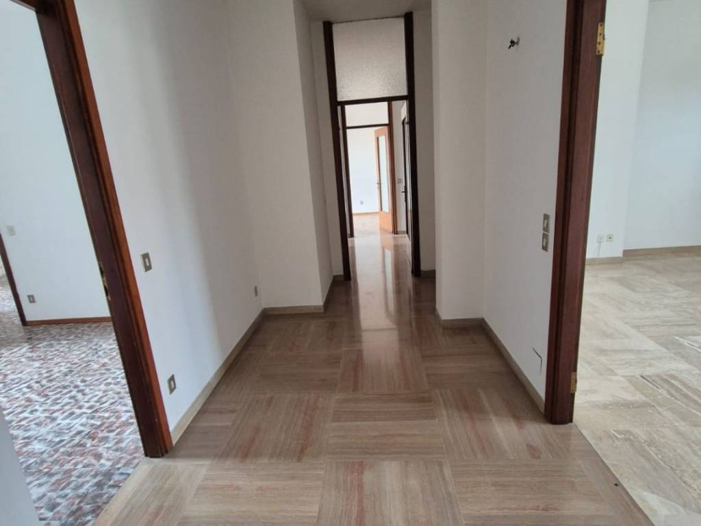 Appartamento a Saronno in Via Vincenzo Monti, 2 - Foto 4