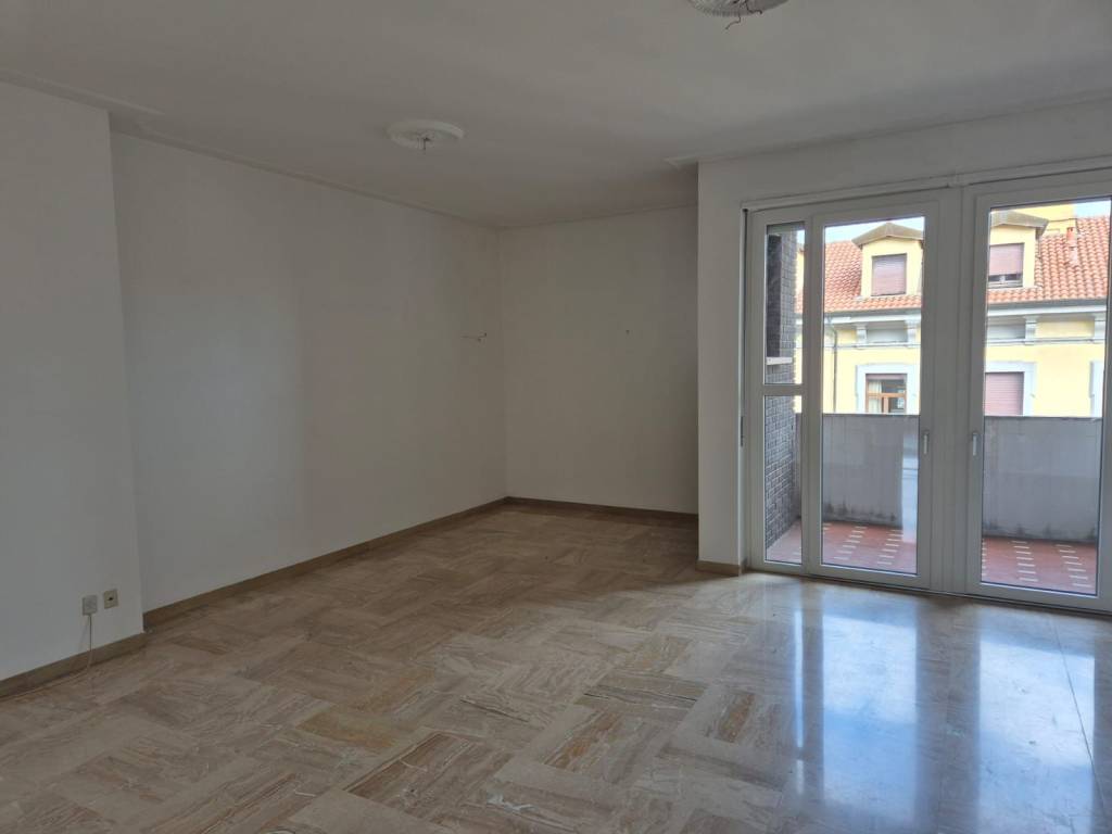Appartamento a Saronno in Via Vincenzo Monti, 2 - Foto 5