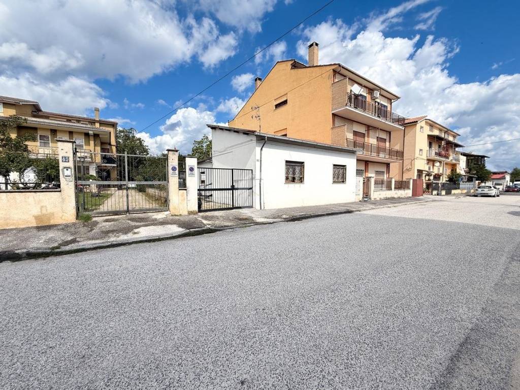 Casa indipendente a Avezzano in Via Pescina, 47 - Foto 2