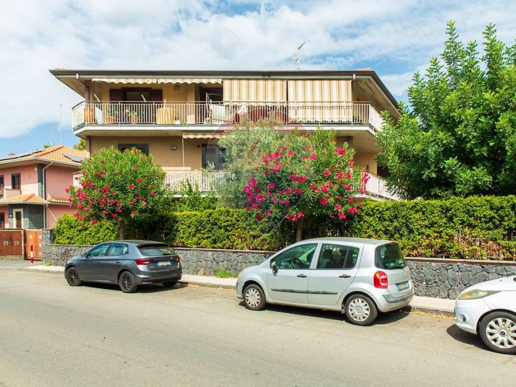 Appartamento a Pedara in Via Simone del Pozzo, 49 - Foto 2