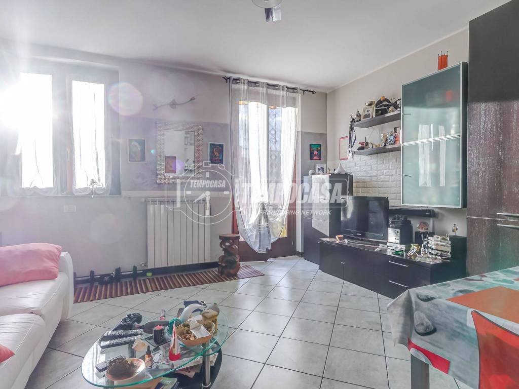 Appartamento a Cardano al campo in Via Enrico Berlinguer 2 - Foto 4