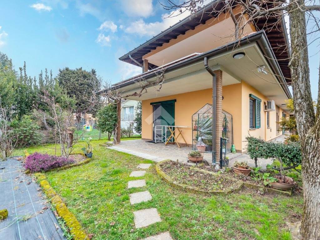 Villa a Gerenzano in Via Martiri di Marzabotto, 26 - Foto 4