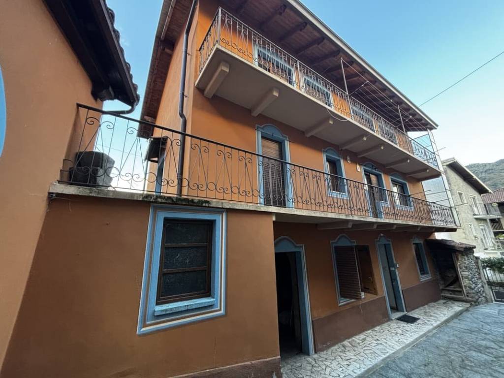 Casa indipendente a Varallo in Via Principale in Cevola, 63 - Foto 2