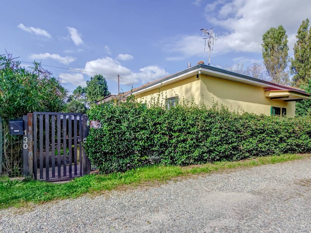 Villa a Somma lombardo in Via Eugenio Villoresi - Foto 3
