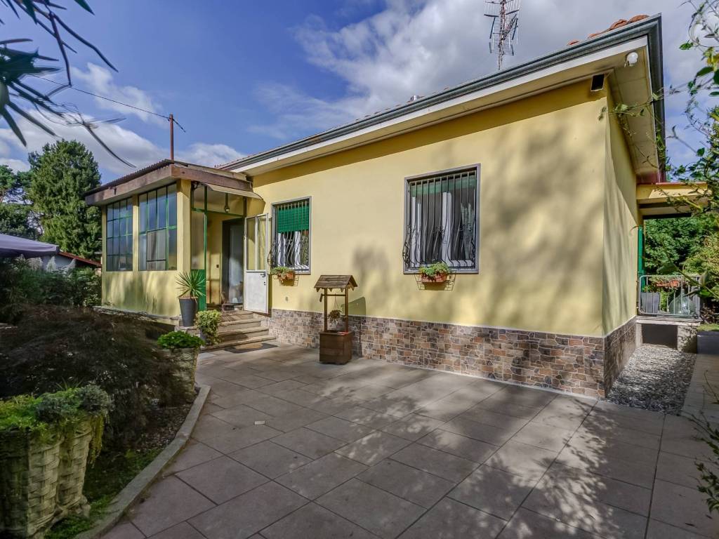 Villa a Somma lombardo in Via Eugenio Villoresi - Foto 4