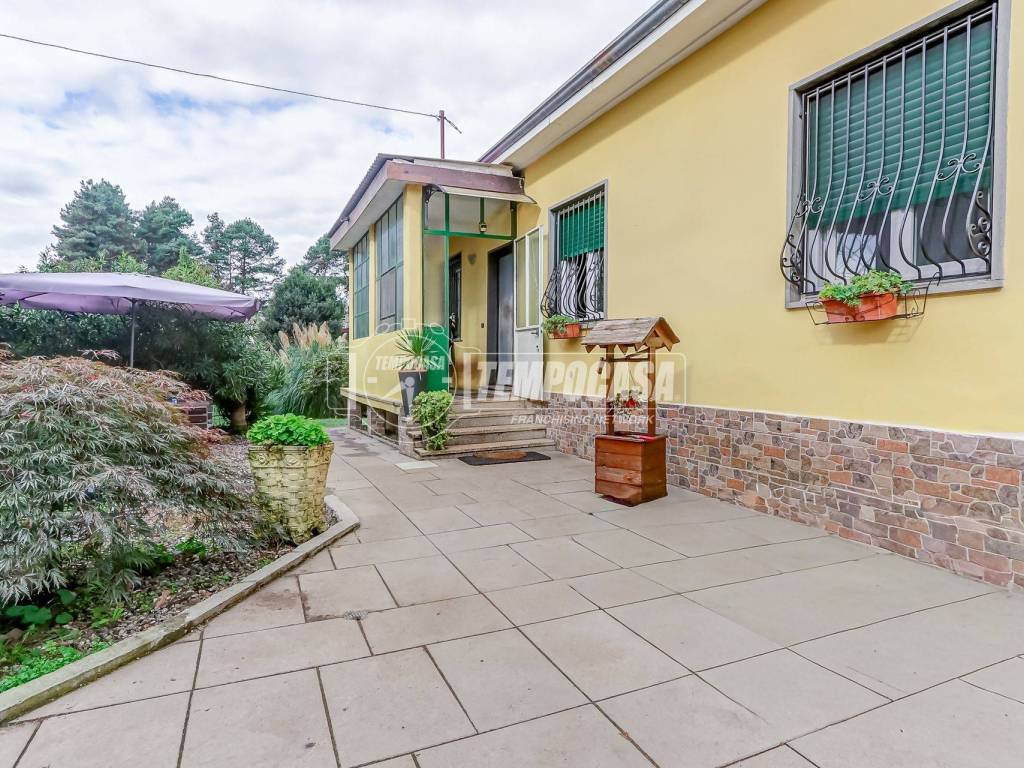 Villa a Somma lombardo in Via Eugenio Villoresi - Foto 5