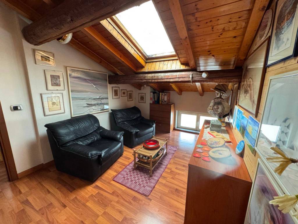 Attico / mansarda a Valmadrera - Foto 2