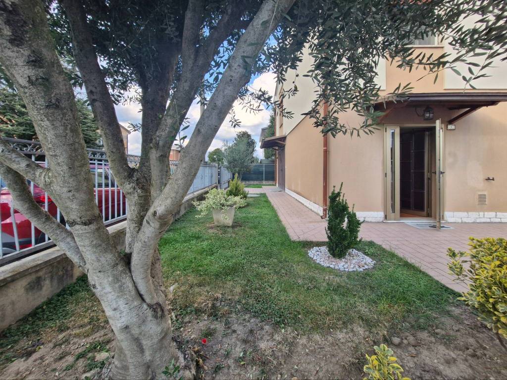 Casa indipendente a Novi di modena in Via Giacomo Puccini, 1 - Foto 4