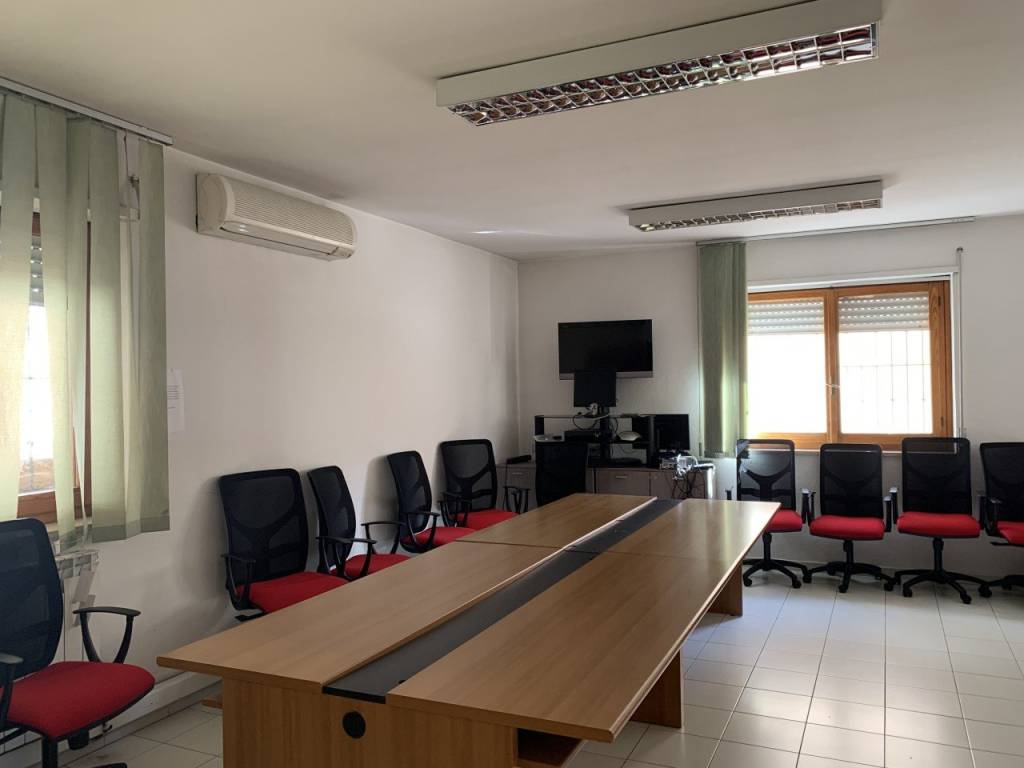 Palazzo / stabile a Nuoro in Peppino Catte, 106 - Foto 4