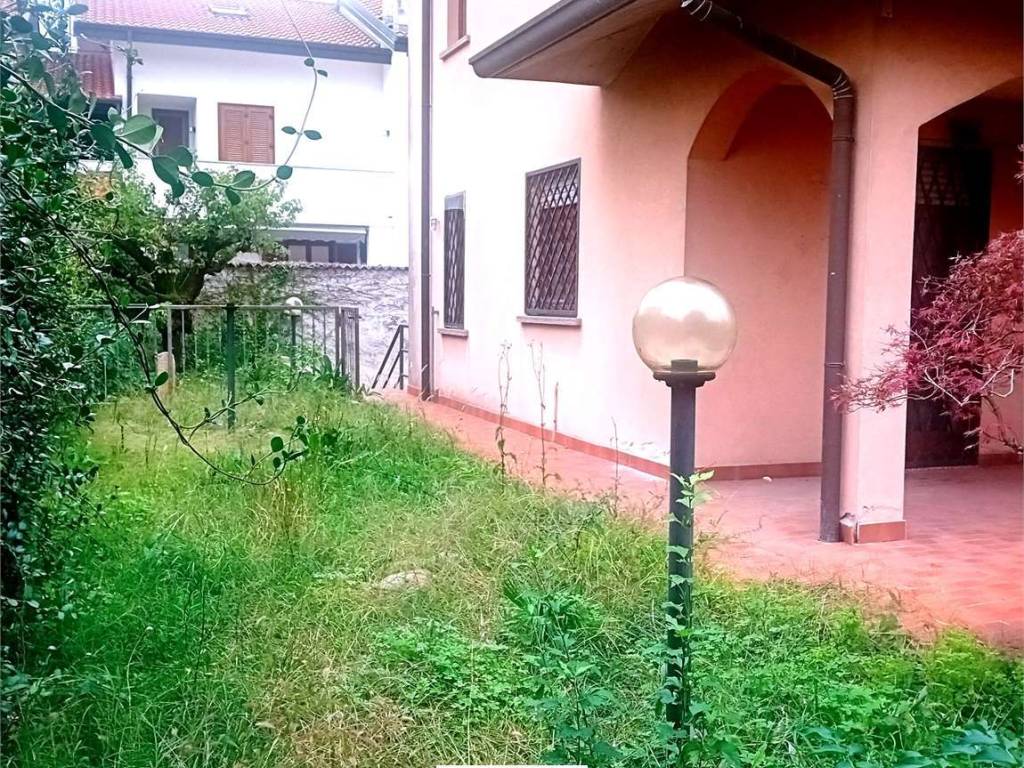 Villa a Gorla minore in via Lamarmora - Foto 2