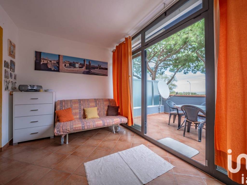 Appartamento a Comacchio in Viale Antonio La Marmora, 43 - Foto 2