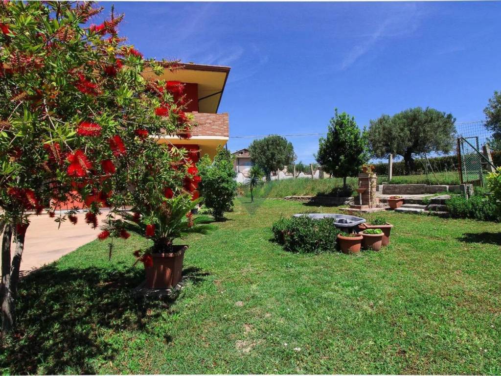 Villa a Giulianova in Via Per Mosciano, 80 - Foto 2