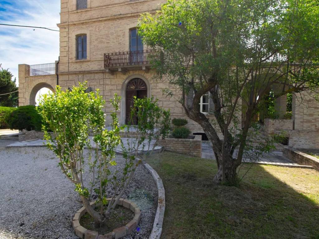 Villa a Controguerra in Via Giovanni Amadio, 22 - Foto 2