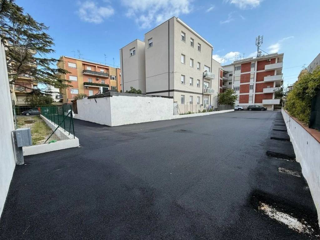 Box / garage a Terracina in Via Antonio Bottasso No Number - Foto 2