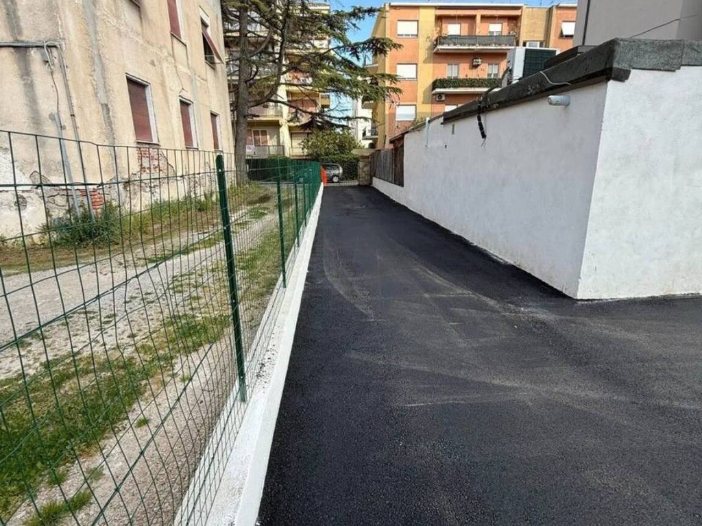 Box / garage a Terracina in Via Antonio Bottasso No Number - Foto 4