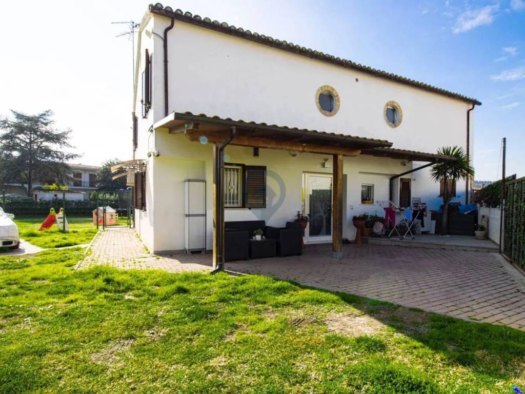 Villa a Martinsicuro in Via Palmiro Togliatti, 14 - Foto 4