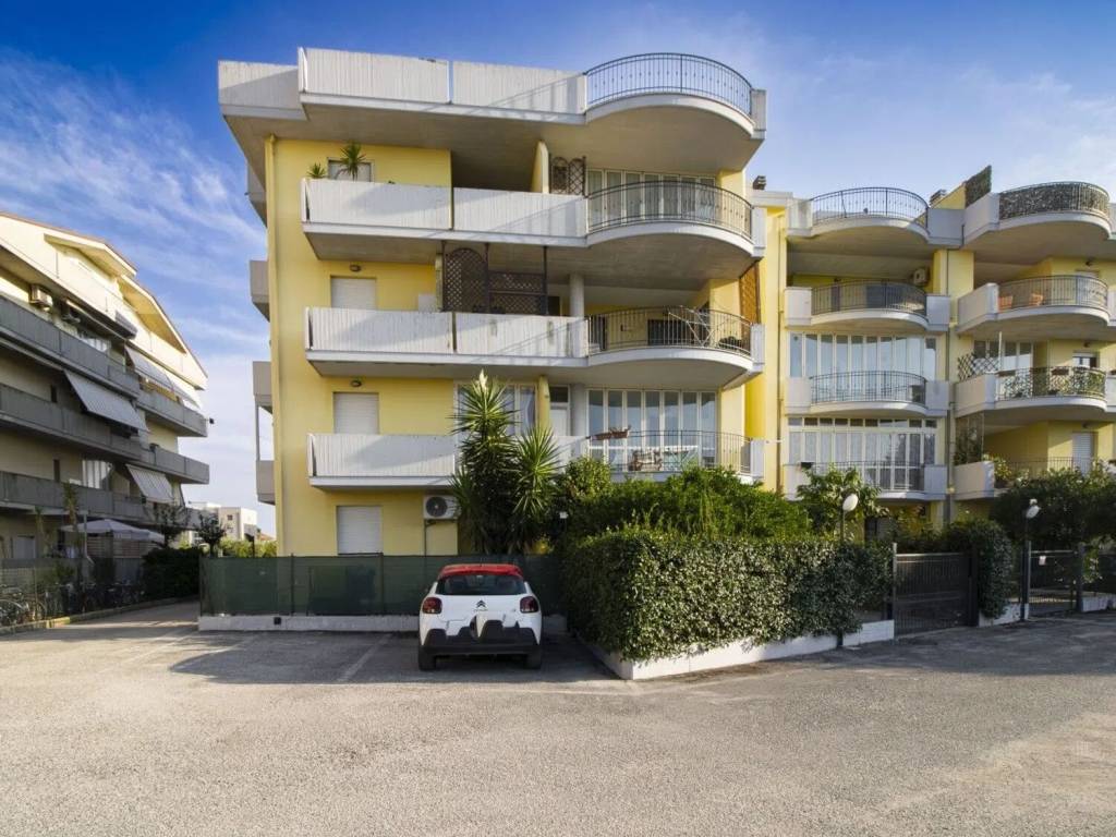 Appartamento a Alba adriatica in Via F. Baracca, 19 - Foto 2