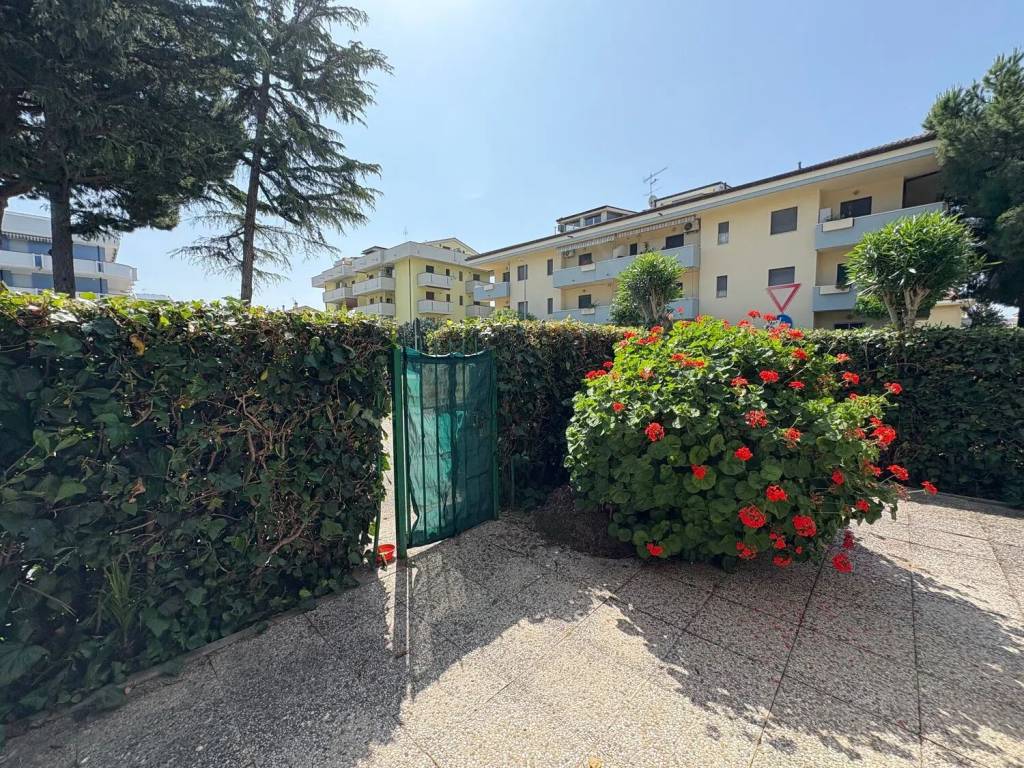 Appartamento a Alba adriatica in Via Ferrara, 4 - Foto 2