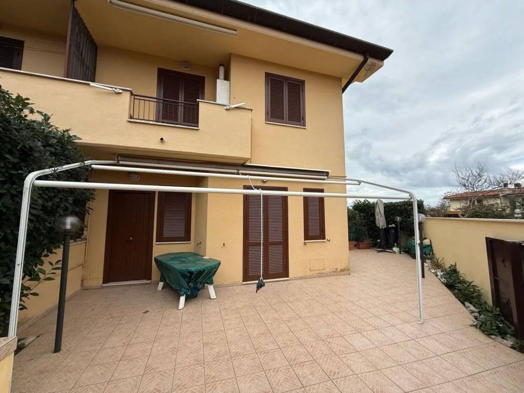 Villa a Terracina in Via Giuliano Dei Medici No Number - Foto 2