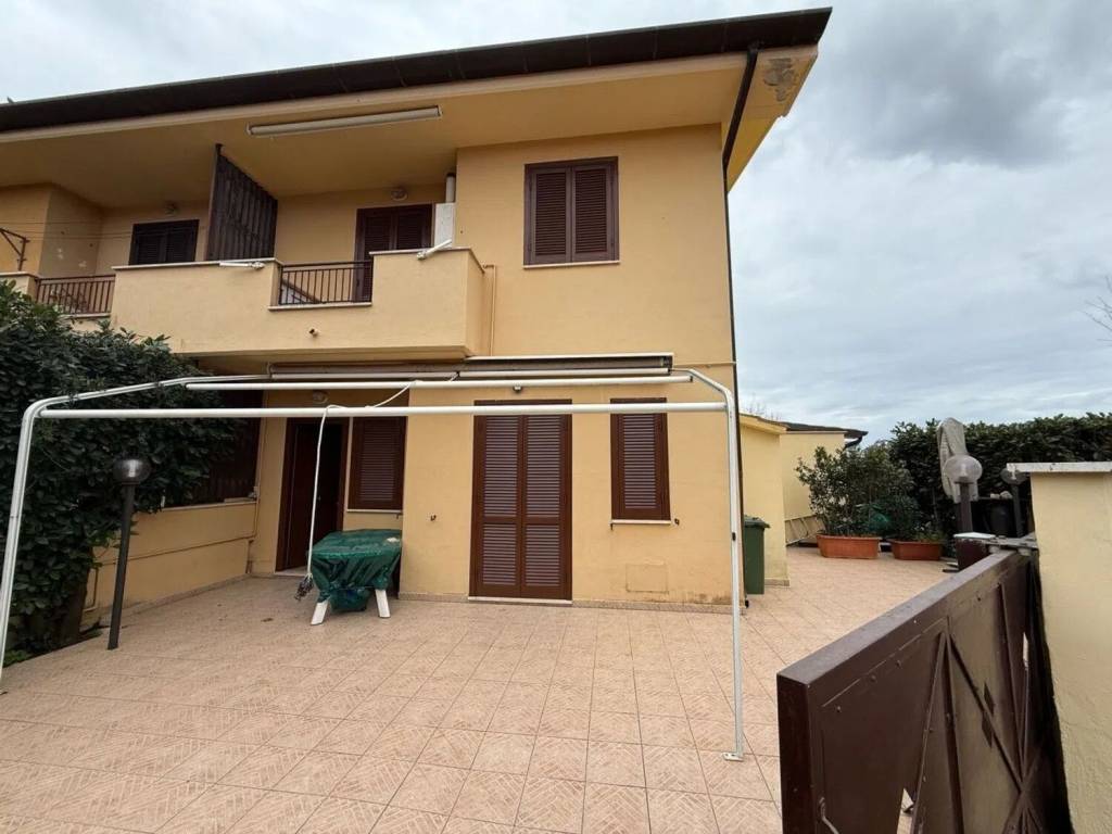 Villa a Terracina in Via Giuliano Dei Medici No Number - Foto 3