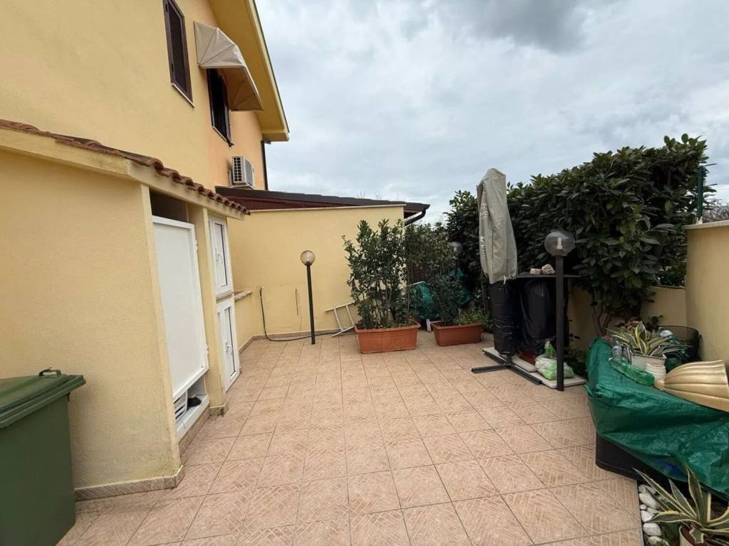 Villa a Terracina in Via Giuliano Dei Medici No Number - Foto 4