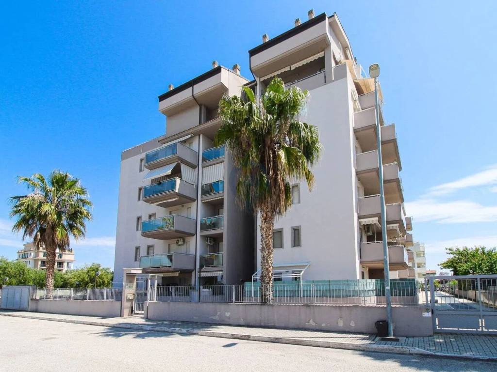 Appartamento a Alba adriatica in Via Carlo Alberto Dalla Chiesa, 10 - Foto 2