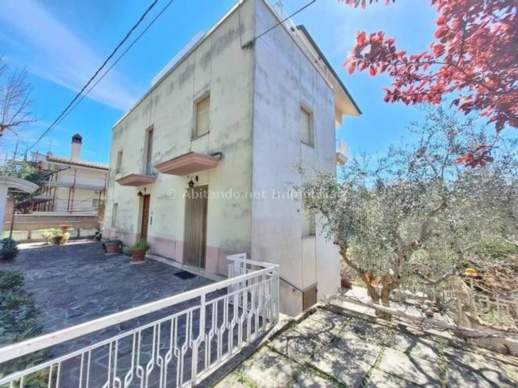 Palazzo / stabile a Penne in Via Cappuccini, 27 - Foto 2