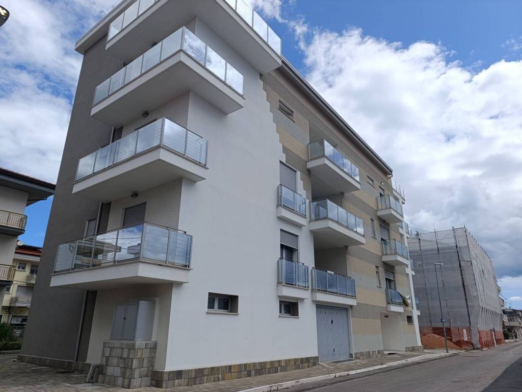 Appartamento a Alba adriatica in Via dei Ludi, 74 - Foto 2