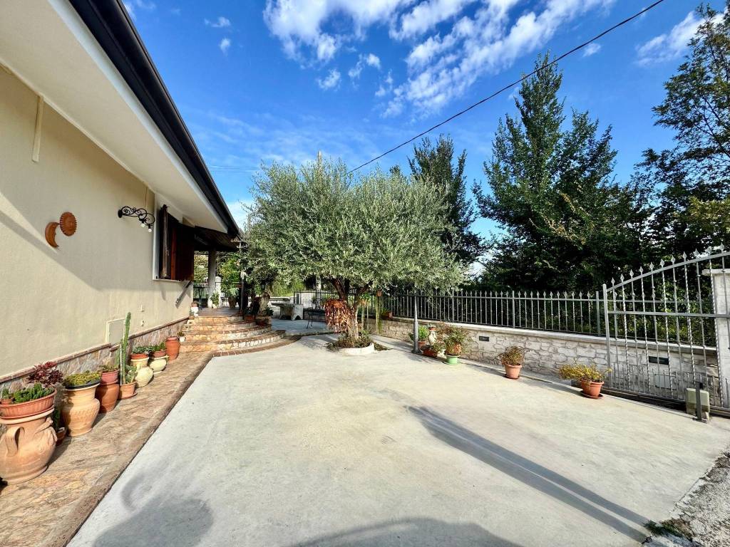 Villa a Ceccano in Via Pezze d'Ischia - Foto 3