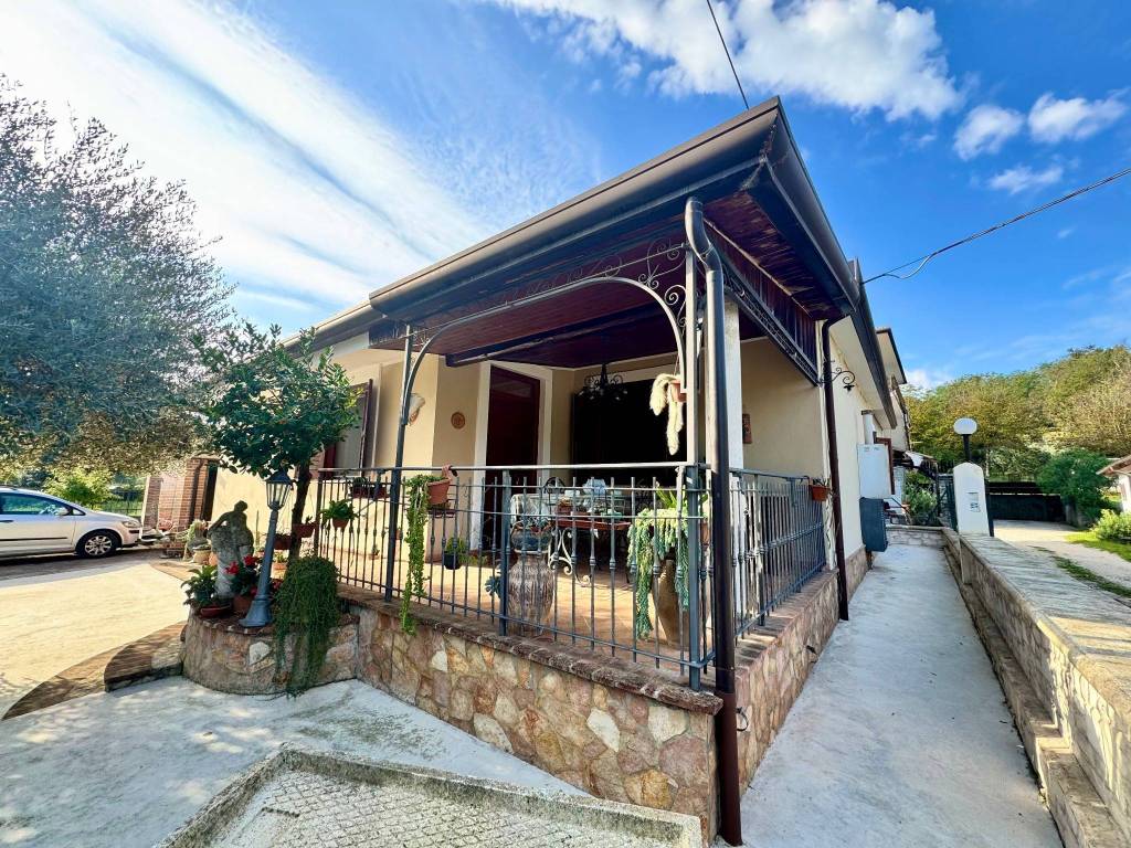 Villa a Ceccano in Via Pezze d'Ischia - Foto 4